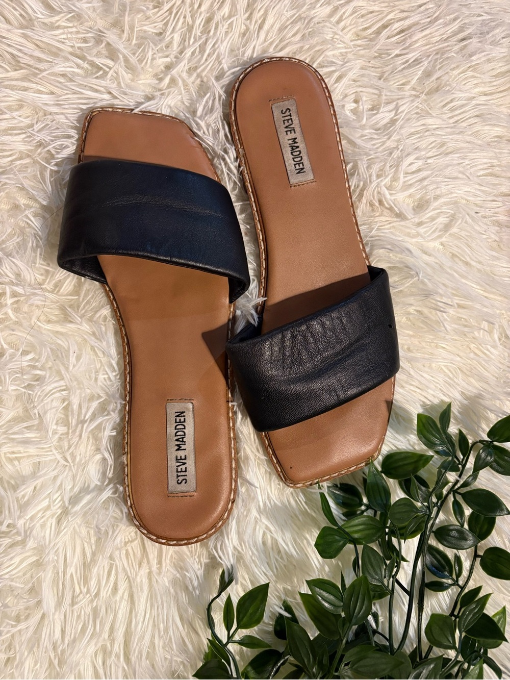 Steve Madden Black Slide Sandals with Tan Footbed